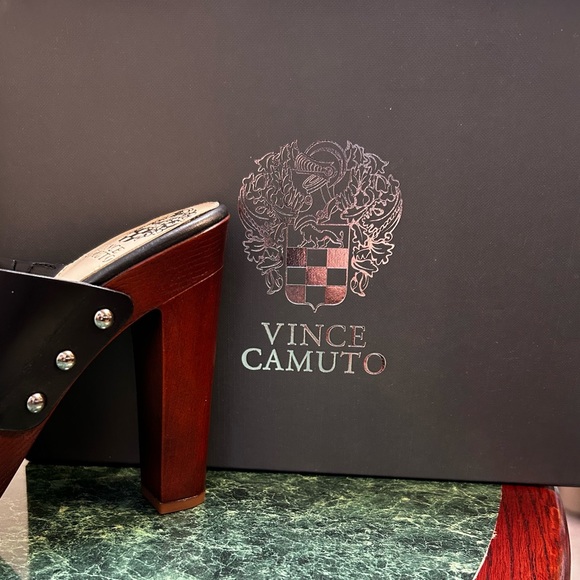 Vince Camuto Elida Black Vintage Leather Sandal - Picture 5 of 5